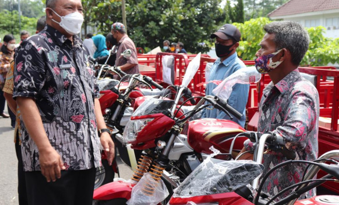 Bantuan Kendaraan Roda Tiga untuk Petani Tembakau